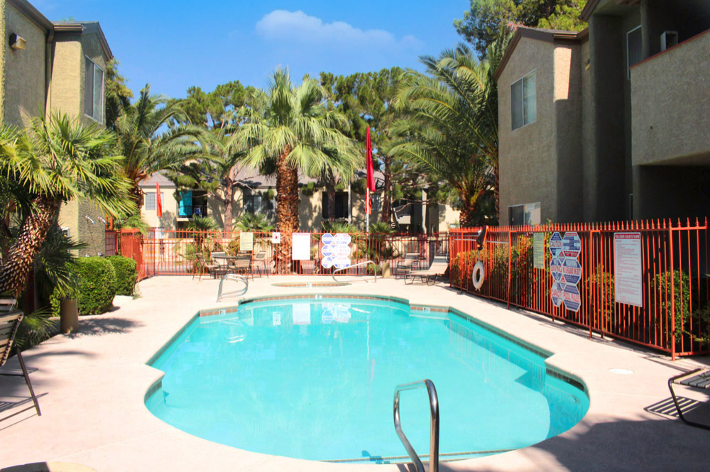 Amenities photo of Bellevue community Swimming Pool 1