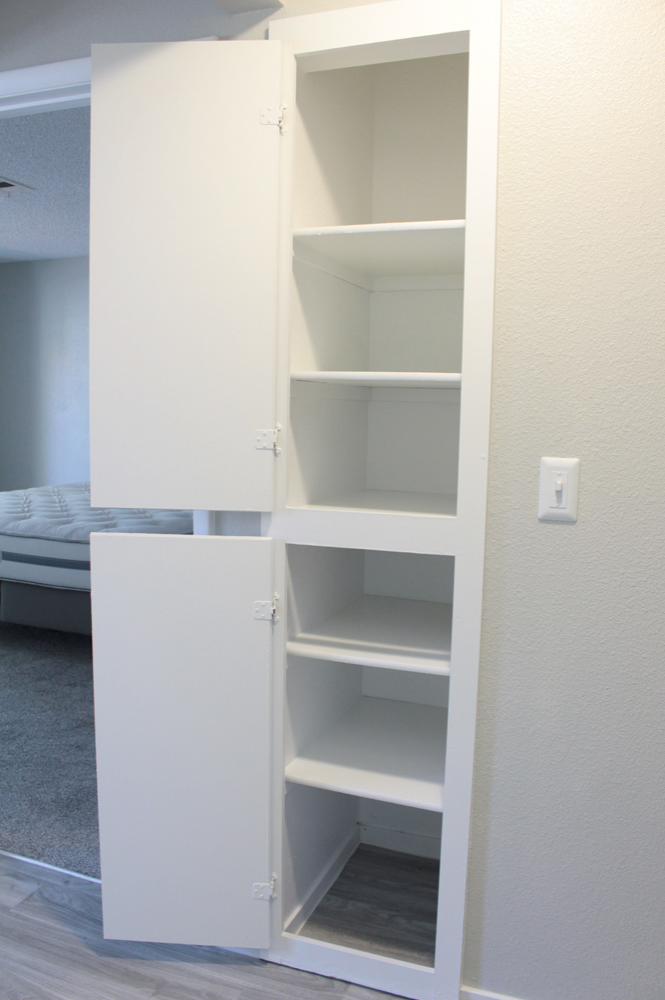 Interior photo of Bellevue apartment Cabinet 1